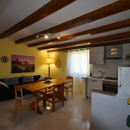 House 2 Indipendente